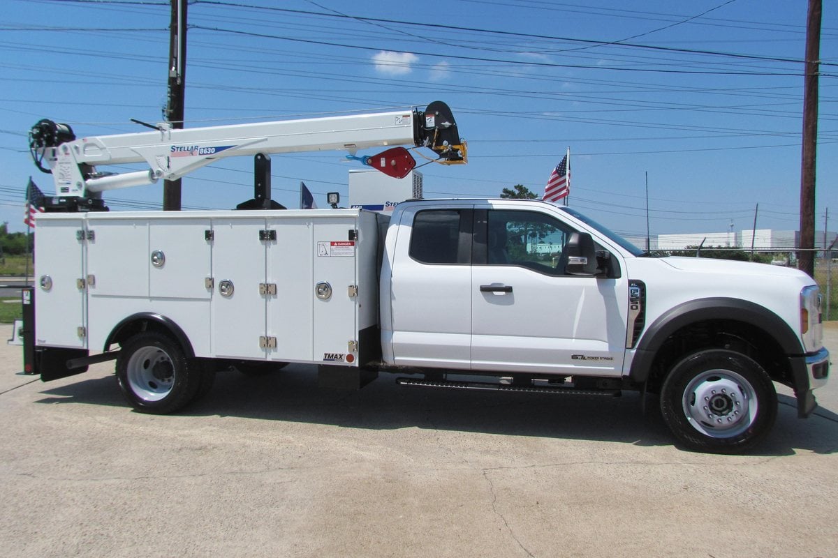 Stellar TMAX 1 mechanic truck on a Ford F-550 extended cab, passenger side