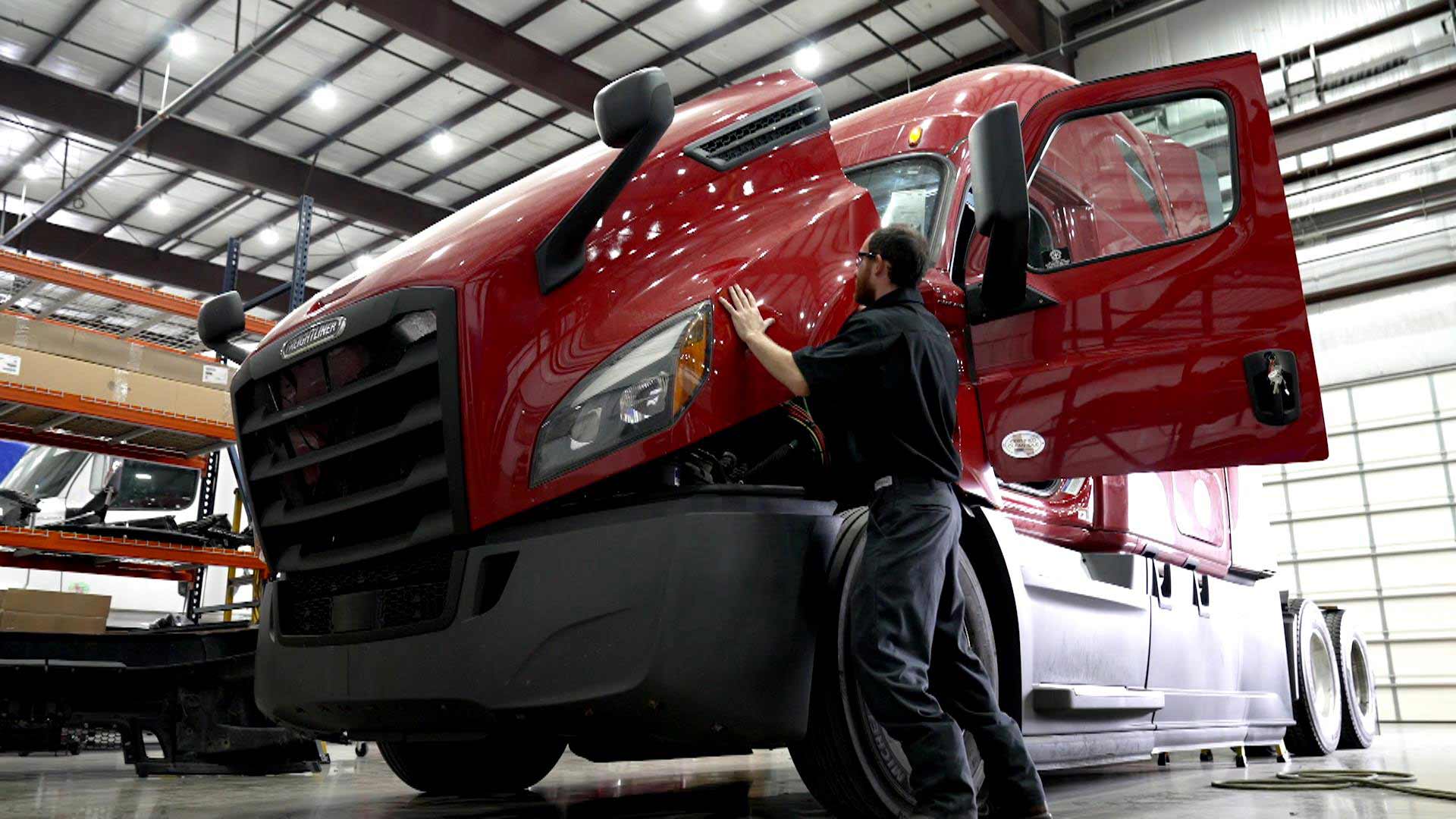 Collision Center Premier Truck Group Serving North America